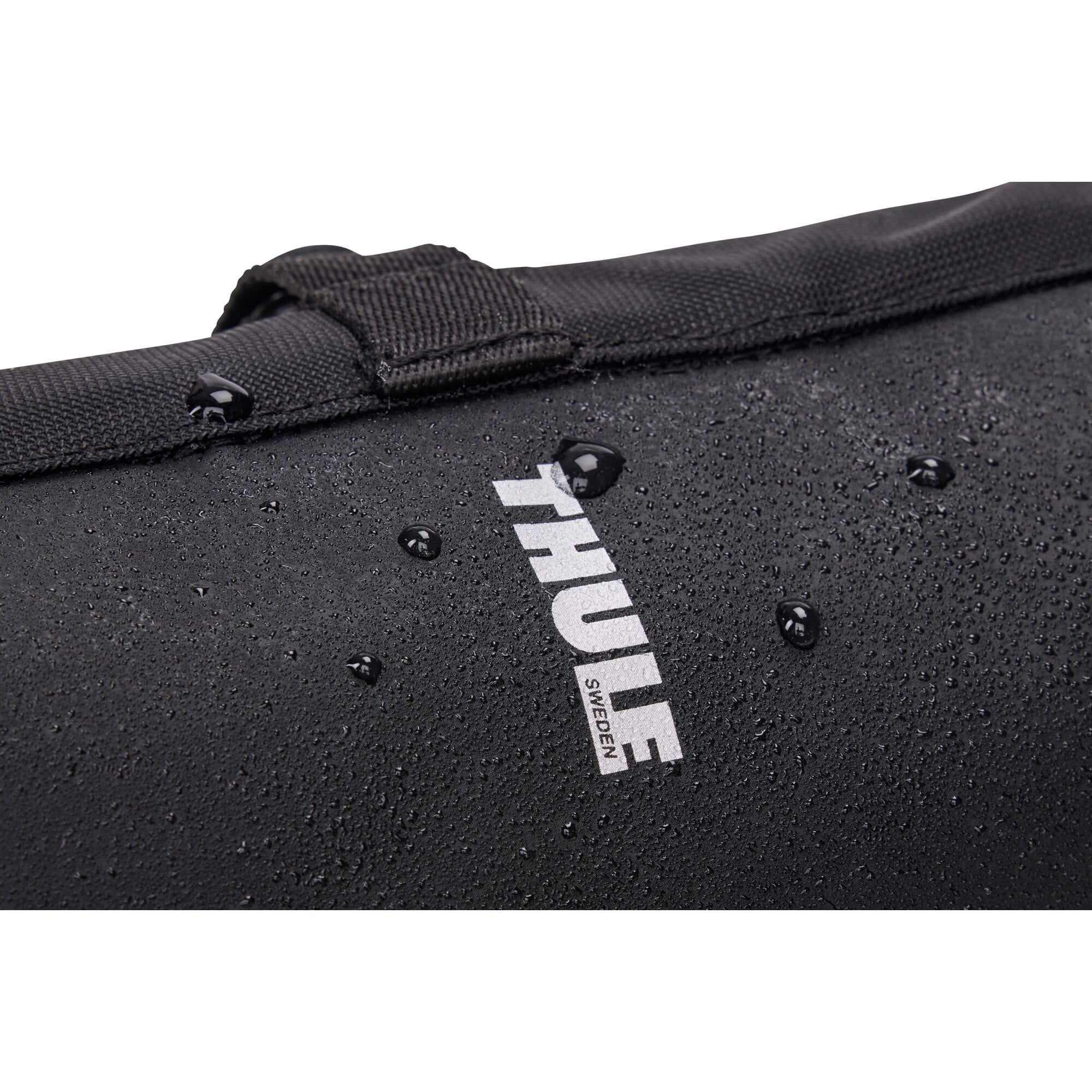 Thule Chasm Handlebar Bag 2L with removable pouch and water-resistant design for cycling accessories.