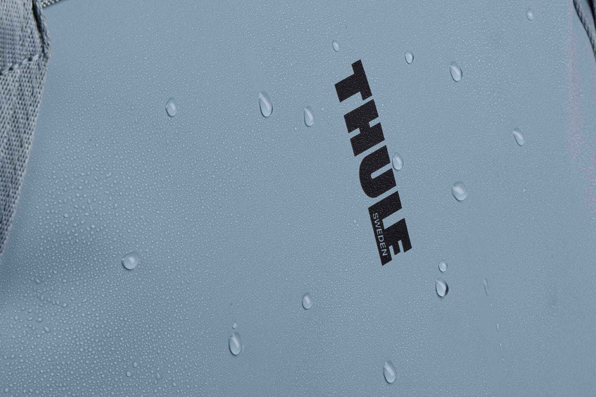 Thule Chasm Tote InLock 25L water-resistant bike rack-compatible tote bag with adjustable straps and sturdy design.